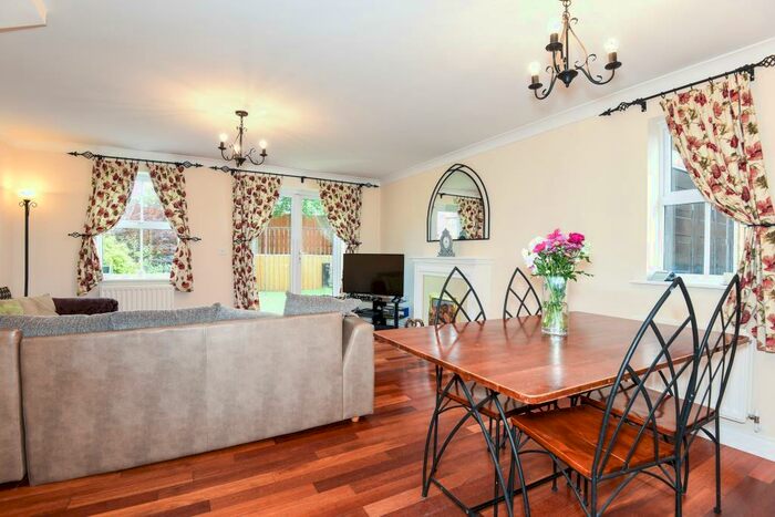 5 Bedroom Semi-Detached House To Rent In Boole Heights, Bracknell, RG12