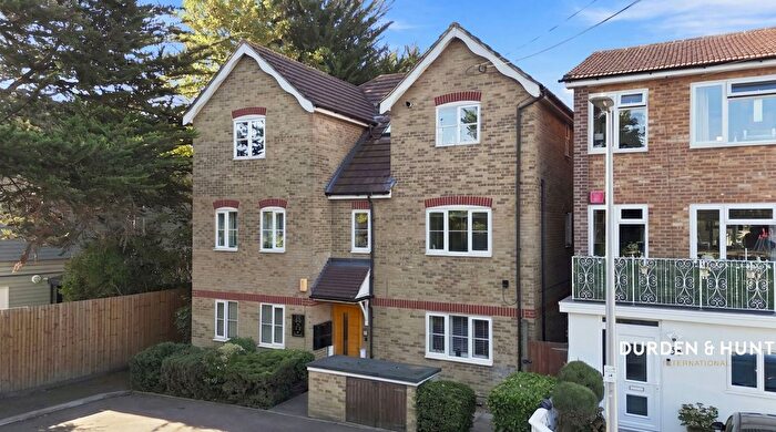 1 Bedroom Flat For Sale In Rose Avenue, South Woodford, E18