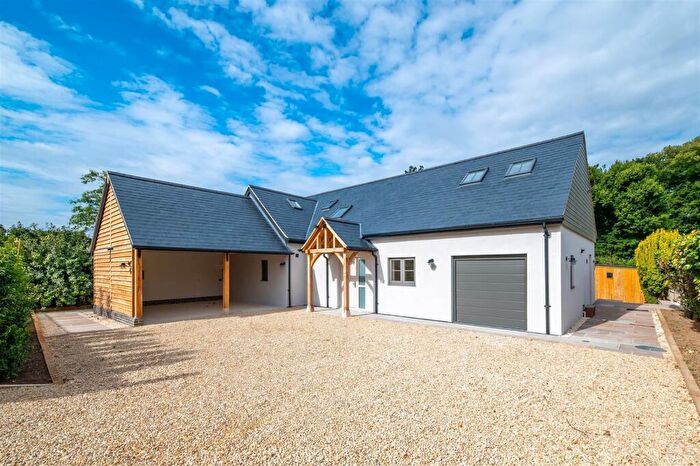 4 Bedroom Detached House For Sale In Sturt Road, Charlbury, OX7