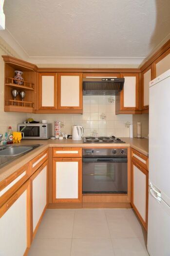 1 Bedroom Flat To Rent In Bridge Court, Springfield Meadows, Weybridge, KT13
