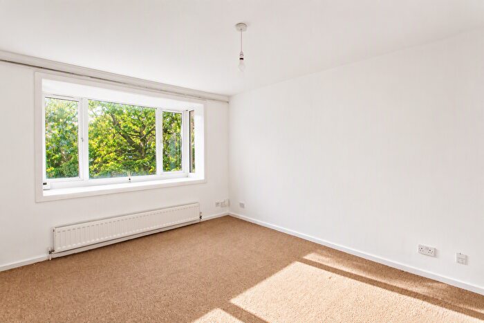 1 Bedroom Flat To Rent In Green Acres, Croydon, CR0