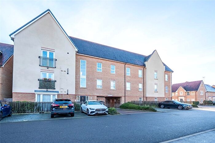 2 Bedroom Flat For Sale In Money Mead, Dunstable, Bedfordshire, LU6