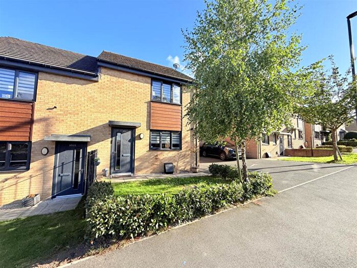 3 Bedroom Semi-Detached House For Sale In Roberts Road, Edlington, Doncaster, DN12