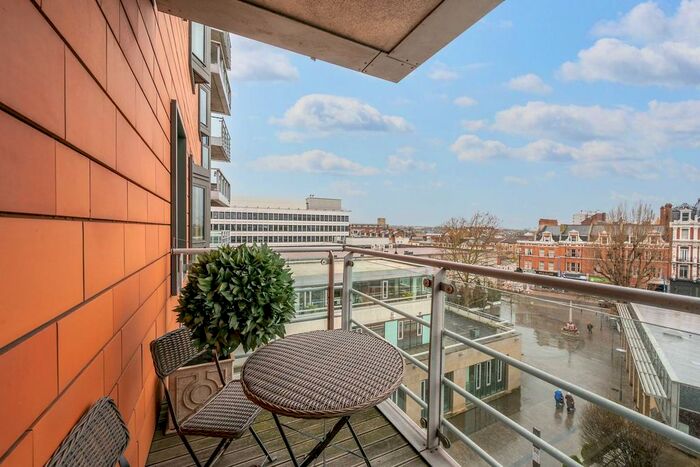 2 Bedroom Flat To Rent In Putney Wharf Tower, Putney, London, SW15