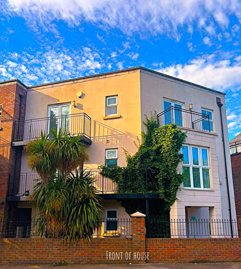 3 Bedroom Semi-Detached House To Rent In Ingress Park Avenue, Greenhithe, DA9