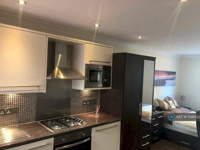 Studio To Rent In London, London, E14