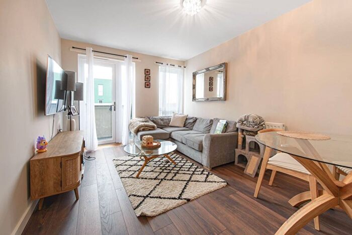 2 Bedroom Flat To Rent In Guardian Avenue, Colindale, London, NW9