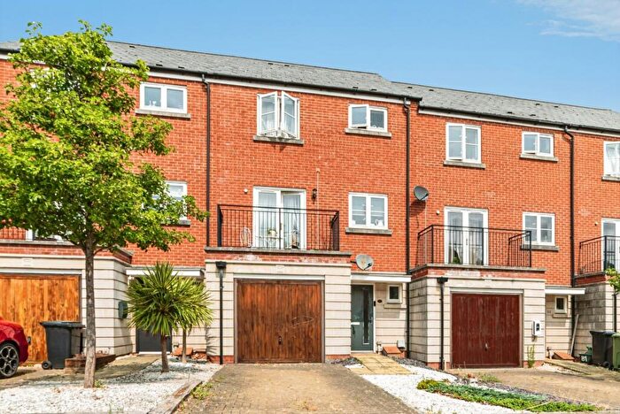 4 Bedroom Terraced House To Rent In Pegg's Way, Basingstoke, Basingstoke, RG24