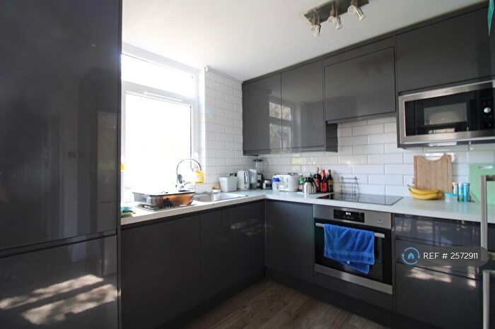 1 Bedroom Flat To Rent In Hanson Close, London, SW12
