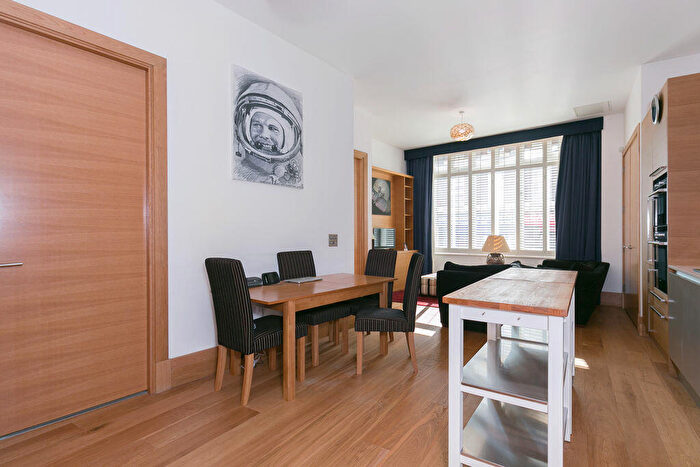 2 Bedroom Flat To Rent In Sugar House, Leman Street, London, E1