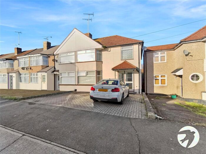 4 Bedroom Detached House To Rent In Parkside Avenue, Bexleyheath, DA7