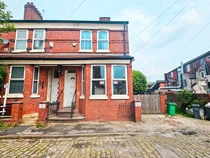 2 Bedroom Flat To Rent In Carrill Grove, Levenshulme, Manchester, M19