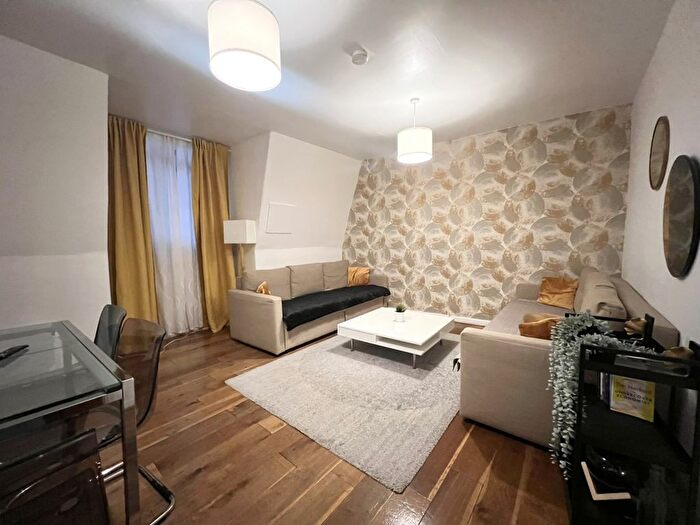 1 Bedroom Flat To Rent In Oxford Street, London, W1D