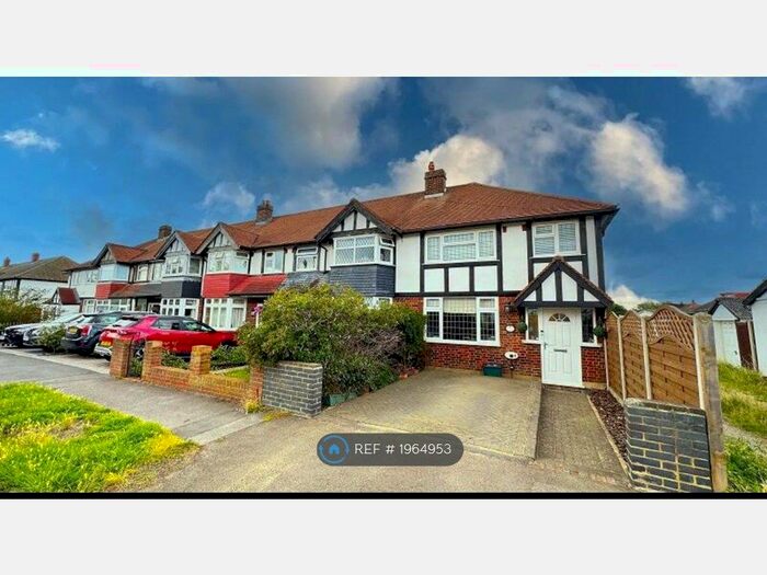 3 Bedroom Terraced House To Rent In Limes Avenue, Carshalton, SM5