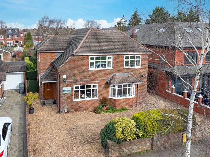 4 Bedroom Detached House For Sale In Barnfield Avenue, Luton, LU2