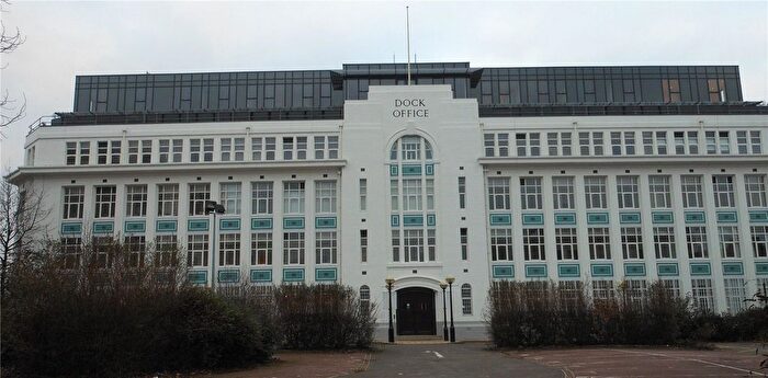 3 Bedroom Flat For Sale In Furness Quay, Salford, Greater Manchester, M50