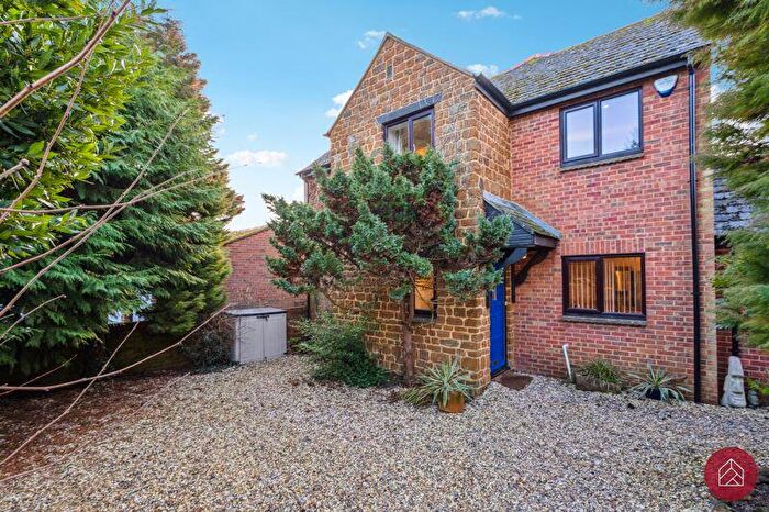 4 Bedroom Detached House For Sale In Hopcraft Lane, Banbury, OX15