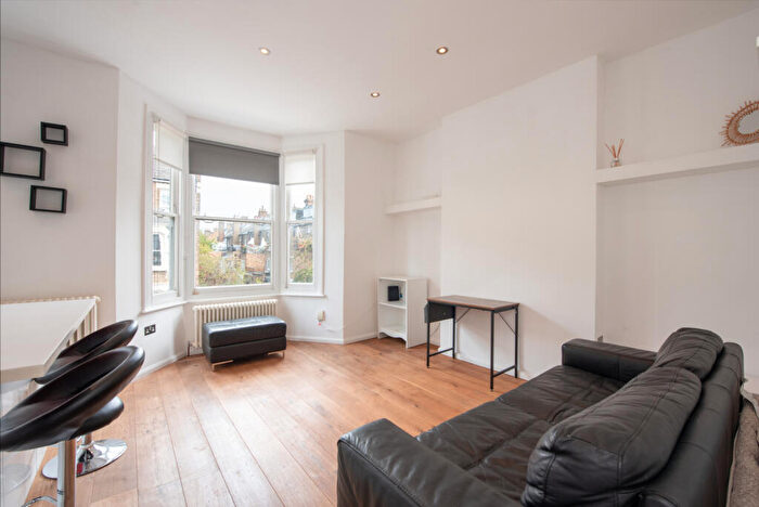 2 Bedroom Apartment To Rent In Roderick Road, London, NW3