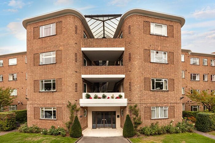 3 Bedroom Flat For Sale In Fairacres, Roehampton Lane, SW15