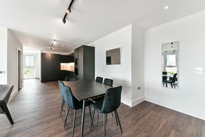 3 Bedroom Flat To Rent In Mitre Yard, Scrubs Lane, London, NW10