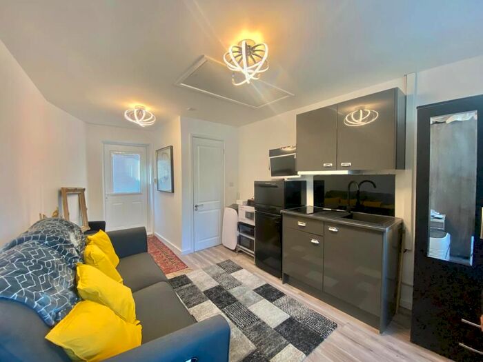 Studio To Rent In Charvil, Reading, RG10