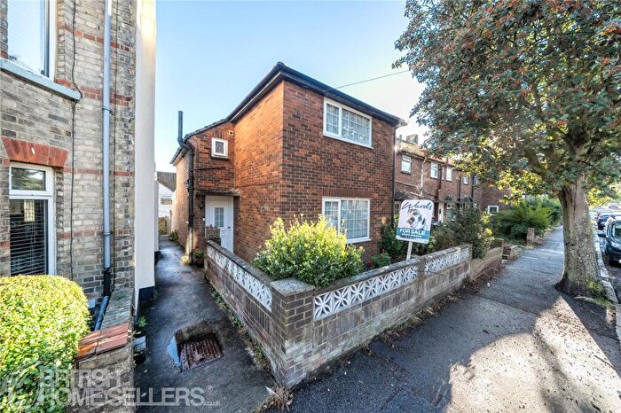3 Bedroom End Of Terrace House For Sale In Warren Road, Folkestone, Kent, CT19