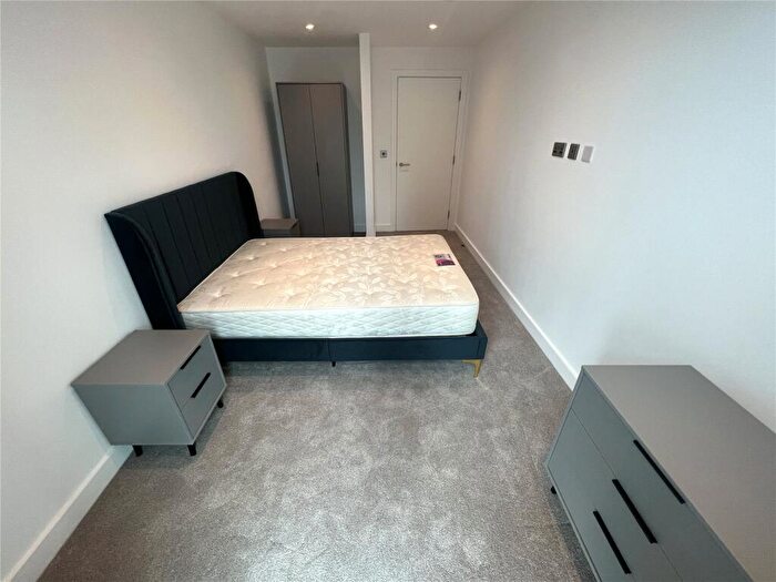 2 Bedroom Apartment For Sale In Thr, Silvercroft Street, Manchester, M15