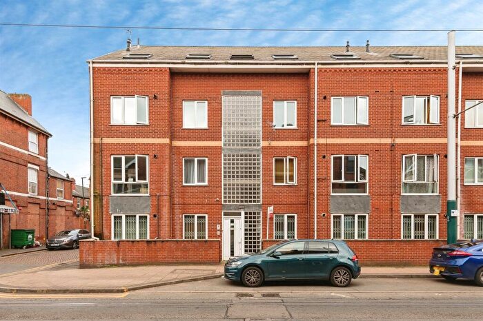 3 Bedroom Flat For Sale In Radford Road, Nottingham, NG7