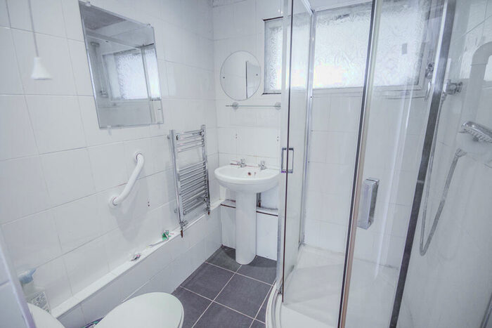 3 Bedroom Chalet For Sale In Iona Close, Sinfin, DE24