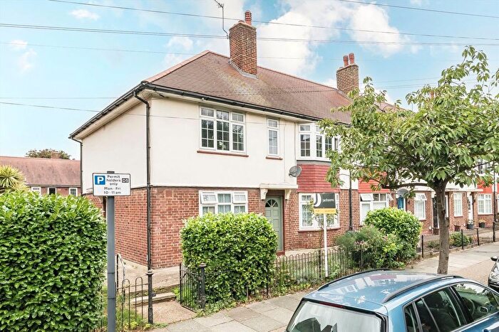 2 Bedroom Maisonette To Rent In Godley Road, Earlsfield, SW18