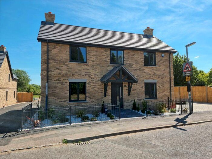 4 Bedroom Detached House To Rent In Manor Road, Bedfordshire, MK45