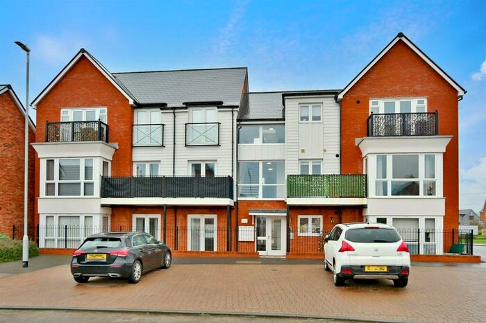 2 Bedroom Flat For Sale In Village Road, Wouldham, Rochester, Kent, ME1