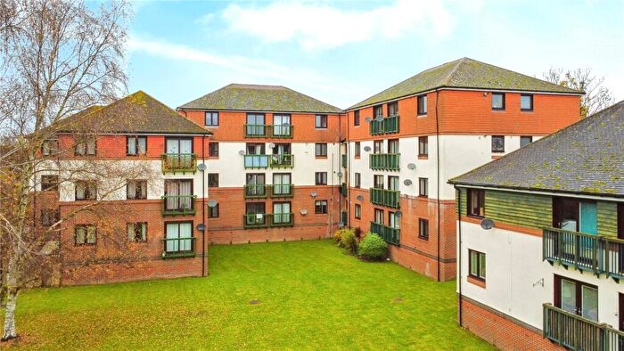 2 Bedroom Apartment For Sale In The Causeway, Caversham, Reading, Berkshire, RG4