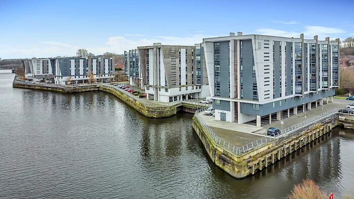 2 Bedroom Flat To Rent In The Decks, Runcorn, Cheshire, WA7