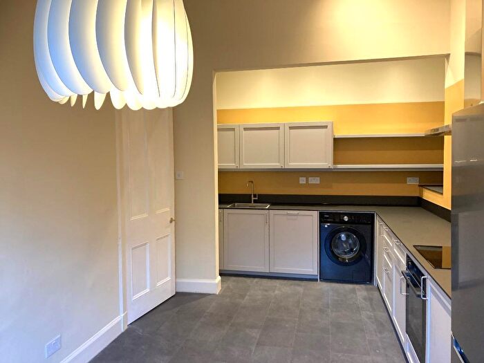 3 Bedroom Flat To Rent In Lauriston Place, Central, Edinburgh, EH3