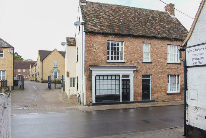 2 Bedroom Town House To Rent In Lee Court, St Marys Street, Eynesbury, PE19