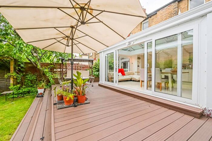 2 Bedroom Flat To Rent In Palmerston Road, , Bowes Park, London, N22