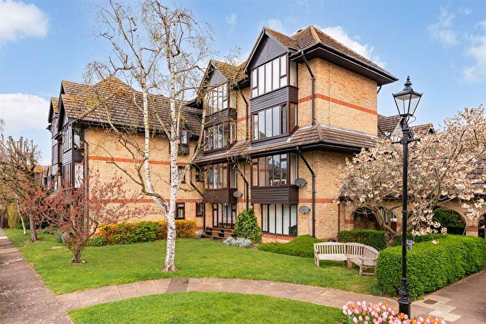 3 Bedroom Flat For Sale In Lygean Avenue, Ware, SG12