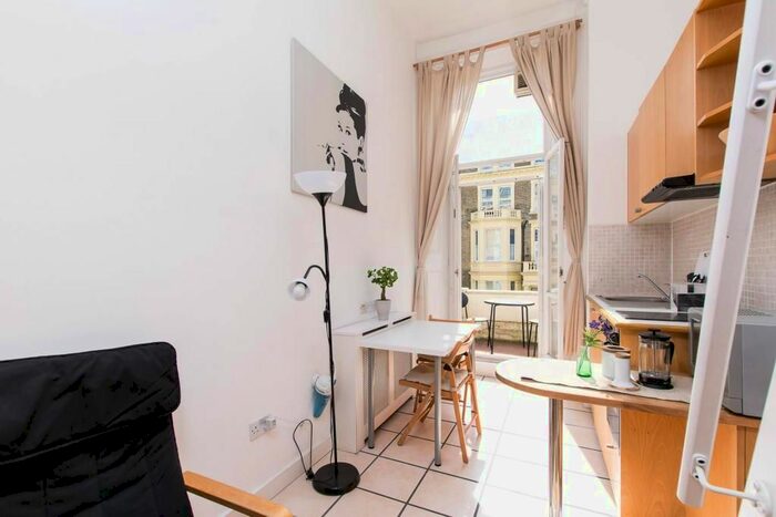 Studio To Rent In Penywern Road, Earls Court, London, SW5