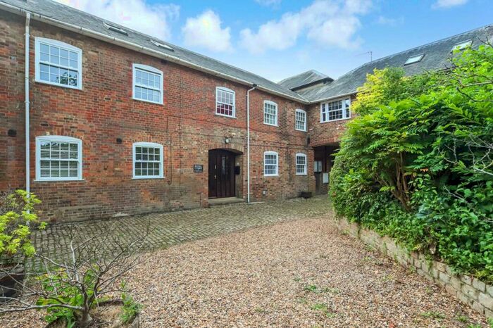 1 Bedroom Apartment To Rent In Royal Court, Tring Station, HP23