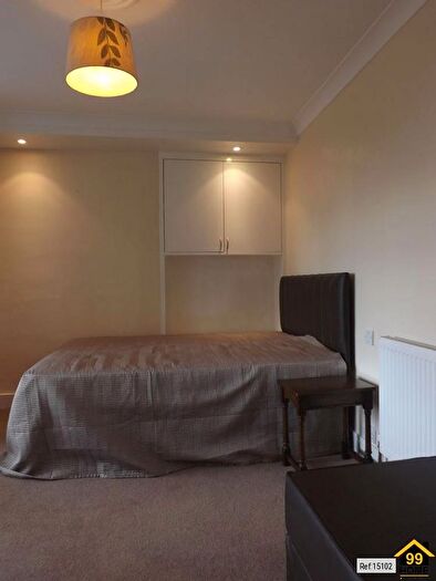 1 Bedroom Flat To Rent In Wellington Road, Hampton Hil, Middlesex, TW12