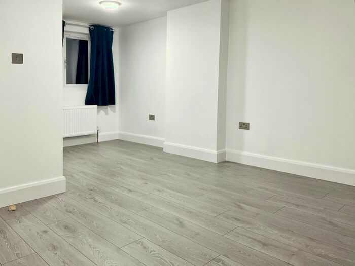 1 Bedroom Studio To Rent In Tonfield Road, North Cheam, Sutton, SM3