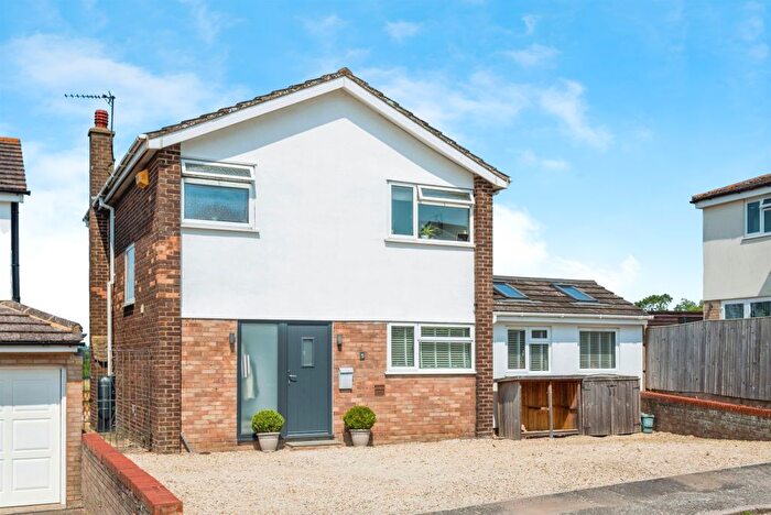 5 Bedroom Detached House For Sale In Lower Farm Close, Shabbington, Aylesbury, HP18