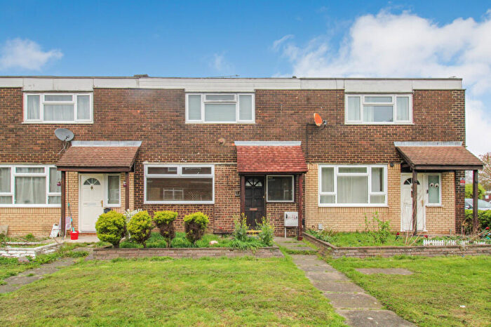 2 Bedroom Terraced House For Sale In Austen Road, Farnborough, GU14