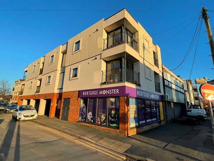 2 Bedroom Flat To Rent In London Road, Hadleigh, Essex, SS7