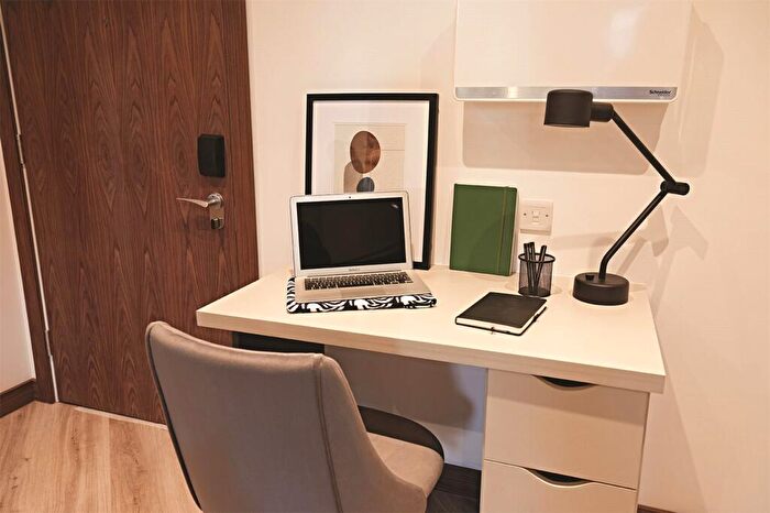 1 Bedroom Apartment To Rent In Apt, Live Oasis Merrion Street Gardens #, LS2