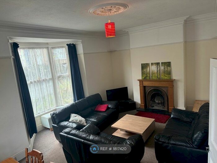 4 Bedroom End Of Terrace House To Rent In Moor View Terrace, Plymouth, PL4