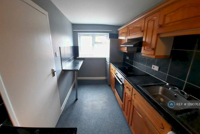2 Bedroom Flat To Rent In Haywards Heath, Haywards Heath, RH16