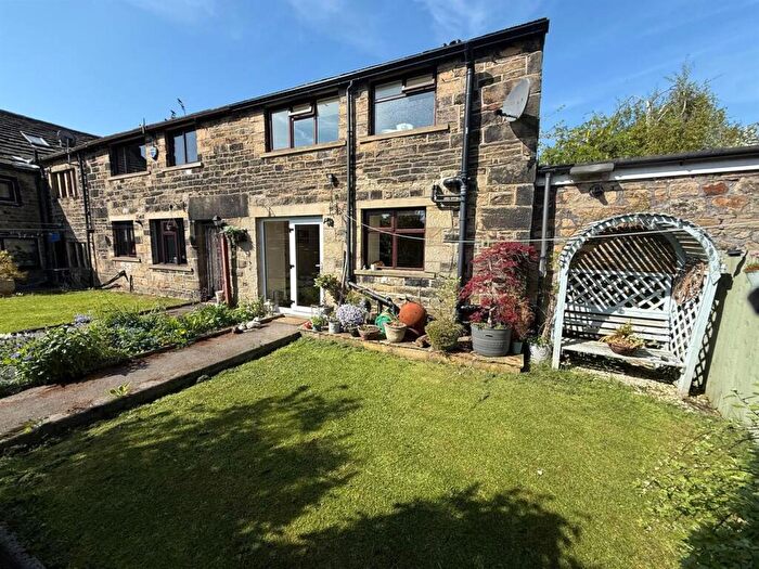 3 Bedroom Barn Conversion To Rent In Keelham Lane, Low Utley, BD20