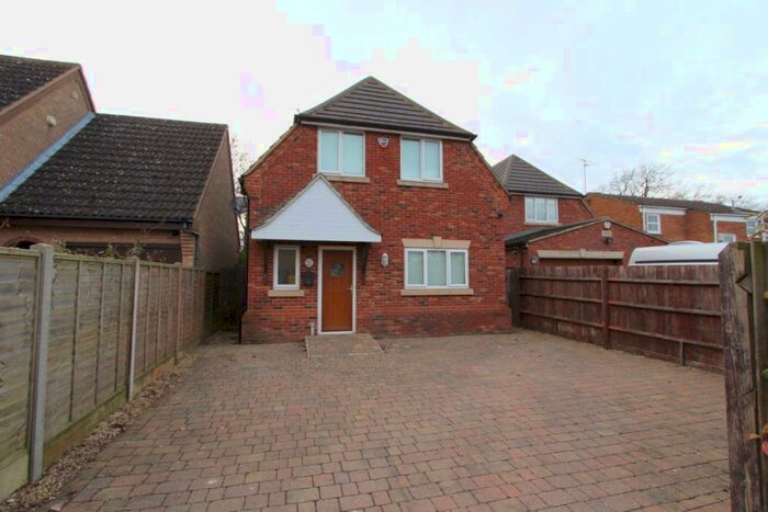 4 Bedroom House To Rent In Derwent Road, Linslade, LU7